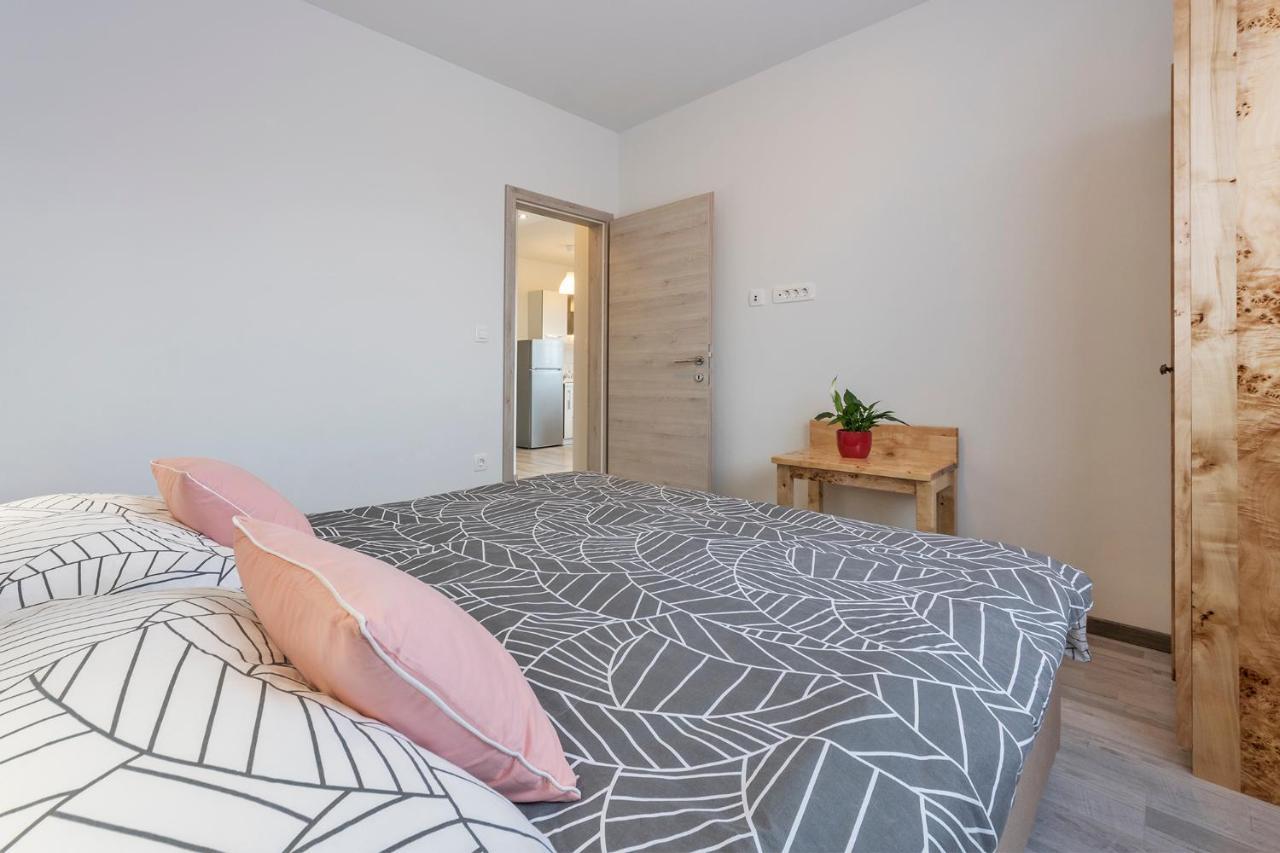 2 Bedroom Apartment Peroj 파자나 외부 사진