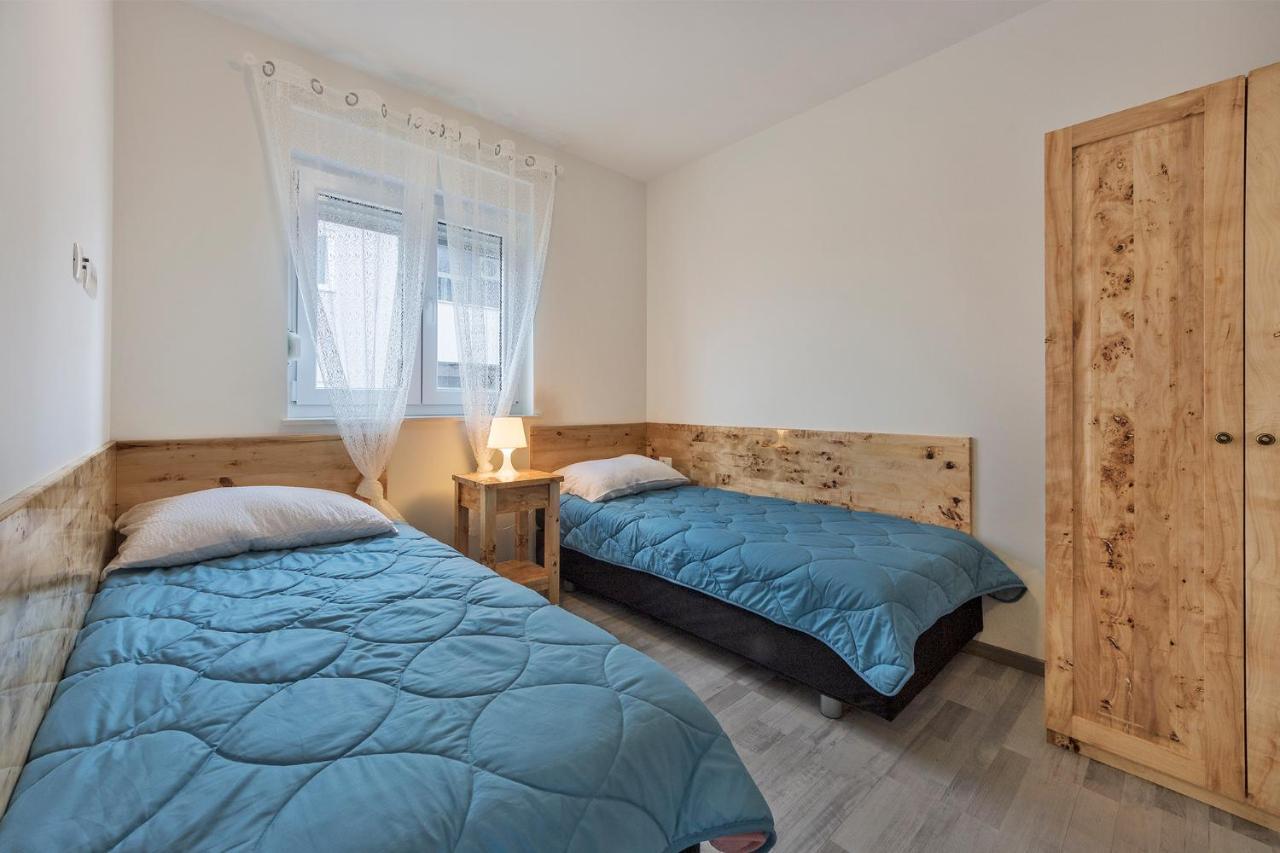2 Bedroom Apartment Peroj 파자나 외부 사진